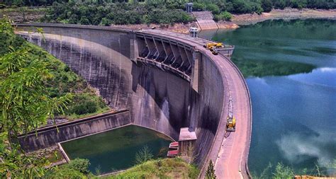 The Victoria Dam and the Reservoir | AmazingLanka.com