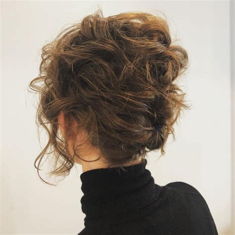 Messy Bun Anime Hair : Peinado Cocoppa Acconciature Schizzo Abiti Negli | Elecrisric