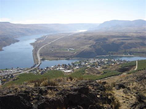 Pateros, WA : Above Pateros, WA over looking the confluence of the Methow and Columbia Rivers ...