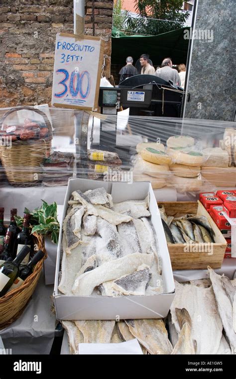 Street market Rome Italy Stock Photo - Alamy