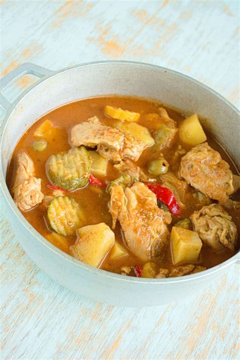 Puerto Rican Chicken (Guisado de Pollo) - Kitchen Gidget