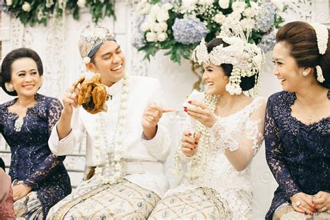 Autumn Themed Sunda and Minang Wedding | The Bride Dept