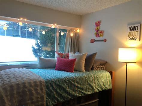 60+ Simple Dorm Room Decoration Ideas | Dorm room decor, Dorm room ...