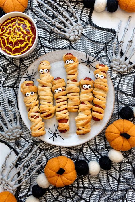 Easy Halloween Mummy Dogs - House of Nash Eats