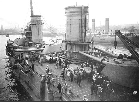 Russian battleship Gangut triple turrets with Obukhovskii 12"/52 Pattern 1907 guns (305 mm ...