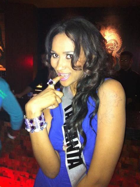 Funny Faces By Gorgeous Miss Universe Contestants (28 pics) - izispicy.com