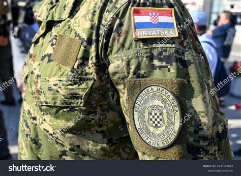 Explora la TRADICIÓN y MODERNIDAD de los UNIFORMES MILITARES en Croacia