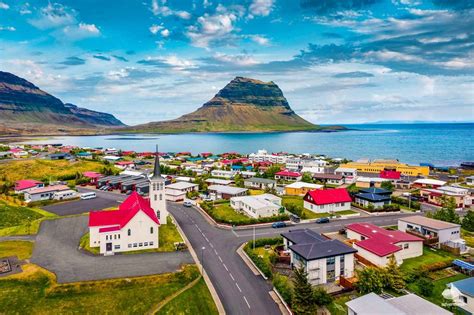 Kirkjufell Mountain in Iceland | Arctic Adventures