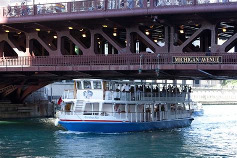 Take a Shoreline Sightseeing Architecture Tour on the Chicago River ...