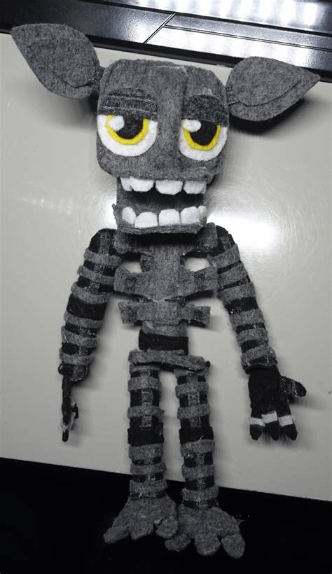 Finally finished my endoskeleton plush. here he is. my child. : r/fivenightsatfreddys