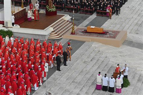 Pope Francis extols Benedict XVI as pastor in historic Vatican funeral ...