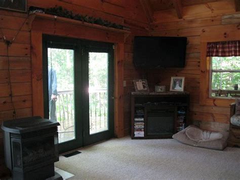 [FOR SALE] A Mountain Log Cabin in West Virginia - Cabin Obsession