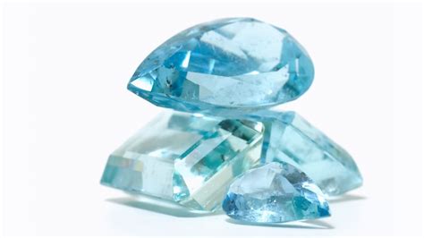 Aquamarine: The stunning blue birthstone of March - LuvLuxe