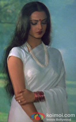 Silsila Rekha In Saree - Musuka hasyau takdeer nepali filmy song dilip rayamajhi jharana thapa ...