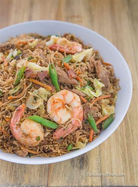 Pancit Guisado Recipe - Panlasang Pinoy