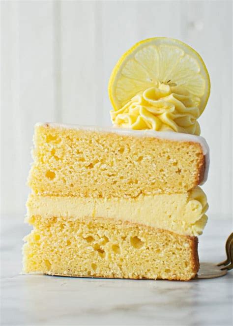 Delicious Lemon Sponge Cake - www.thescranline.com