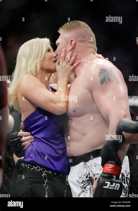 Brock lesnar wife hi-res stock photography and images - Alamy