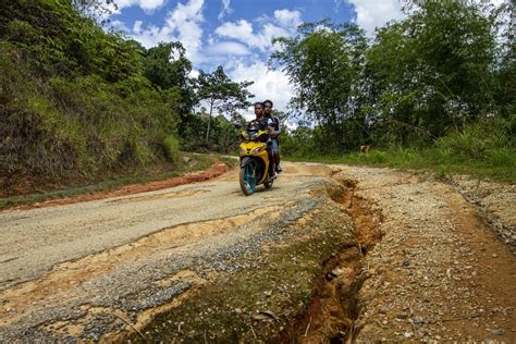 Beranak tengah hutan akibat terhentak jalan tak rata - Kosmo Digital