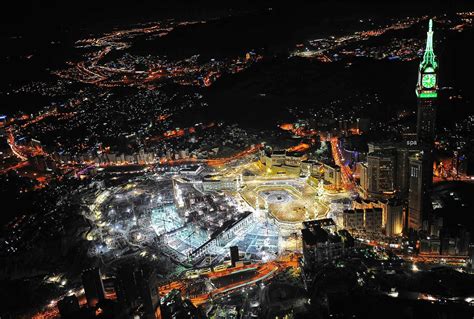 Night view of Mecca, Saudi Arabia [2000x1346] : r/CityPorn