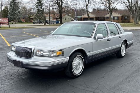 No Reserve: 31k-Mile 1996 Lincoln Town Car Signature Series for sale on ...