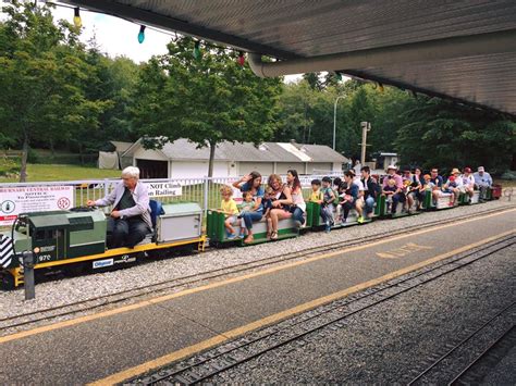 UkrainiYum!: BURNABY CENTRAL RAILWAY . . . and NICOLE'S ROASTED TOMATO SALAD