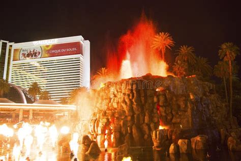 The Mirage Hotel Artificial Volcano Eruption Show in Las Vegas ...