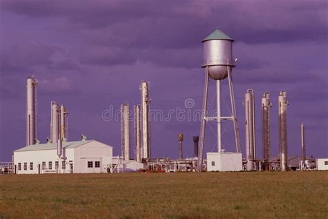 Oil refinery stock image. Image of tower, refinery, america - 23161987