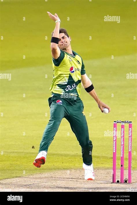 Pakistans shaheen afridi bowling hi-res stock photography and images ...