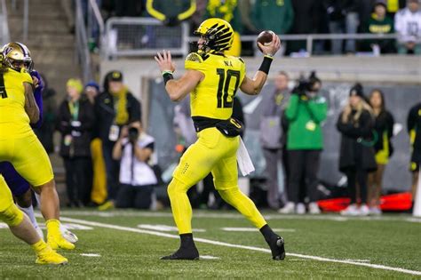 Dan Lanning: Oregon Ducks quarterback Bo Nix ‘preparing as if he can go ...