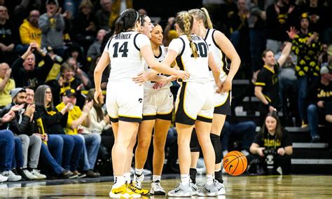 Iowa Basketball: Caitlin Clark, Hawkeyes set to host Drake in November