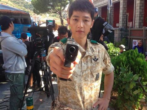 “Descendants of the Sun” Actor Shares Behind the Scenes Photos | Soompi