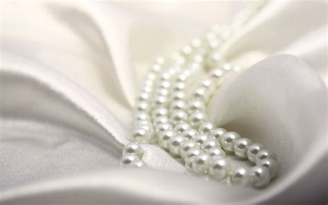 White Pearls - Colors Wallpaper (34512494) - Fanpop