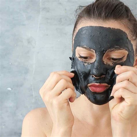 Easy DIY Charcoal Peel Off Mask Anyone Can Make at Home (Try this ...