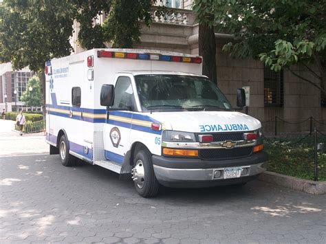File:Columbia University EMS Ambulance.JPG - Wikimedia Commons