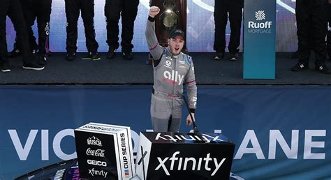 Alex Bowman wins in wild Martinsville finish | NASCAR