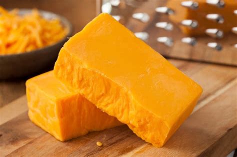 The history of cheddar cheese reflects the development of the U.S. food ...