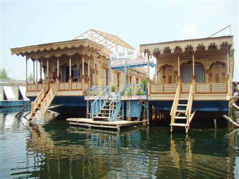 Yesu Garden: Houseboats in Kashmir