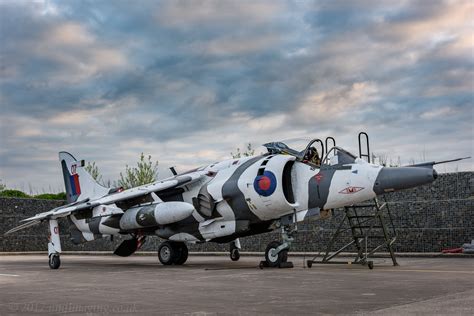 Harrier GR3 'Artic Warrior' (2048 x 1367) : r/WarplanePorn