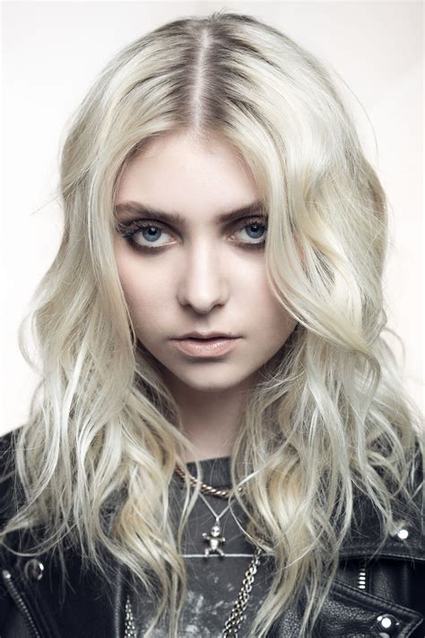 Taylor Momsen – HawtCelebs