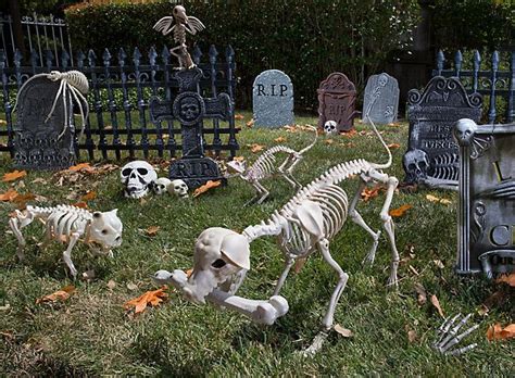 15+ Pet Cemetery Halloween Decorations | Halloween Decorations 2020