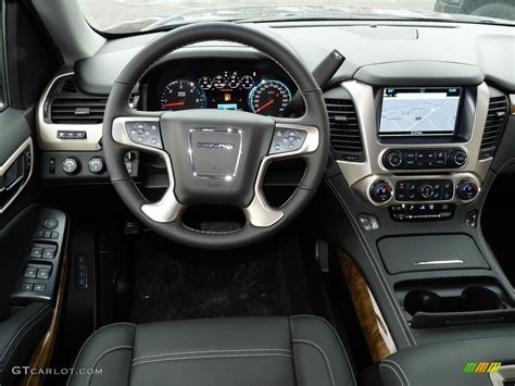 2017 GMC Yukon XL Denali 4WD Dashboard Photos | GTCarLot.com