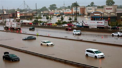 St. Louis flash flooding: 1 dead after 'historic' rainfall