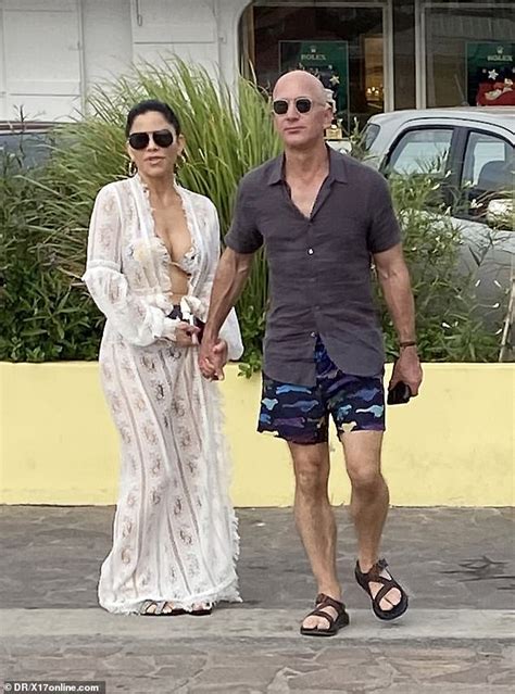 Jeff Bezos on vacation with his new lady, Lauren Sanchez | Sports, Hip ...