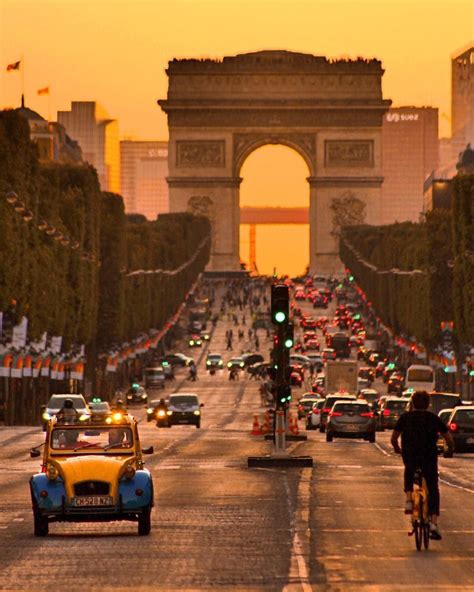 Avenue des Champs Elysées | Iconic buildings, Paris, Rooftop