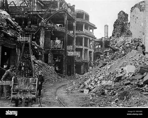 post war period, reconstruction, Germany, Essen, Marktkirche and Stock ...