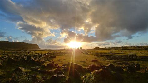 Moai at sunrise – The winding log