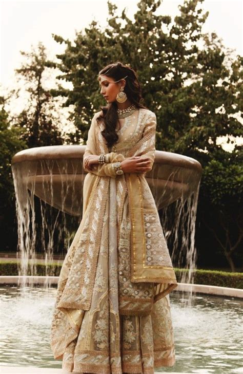 Dress up like a Mughal queen | Dress indian style, Indian bridal sarees ...