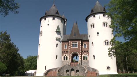 I live in a renaissance fair castle - Video - Personal Finance