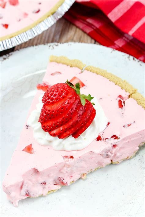 Refreshing Strawberry Jello Pie