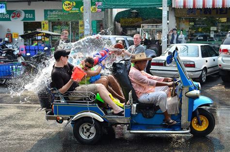 Songkran - Chiang Mai 2019 Festival Dates, Water Fight Thailand